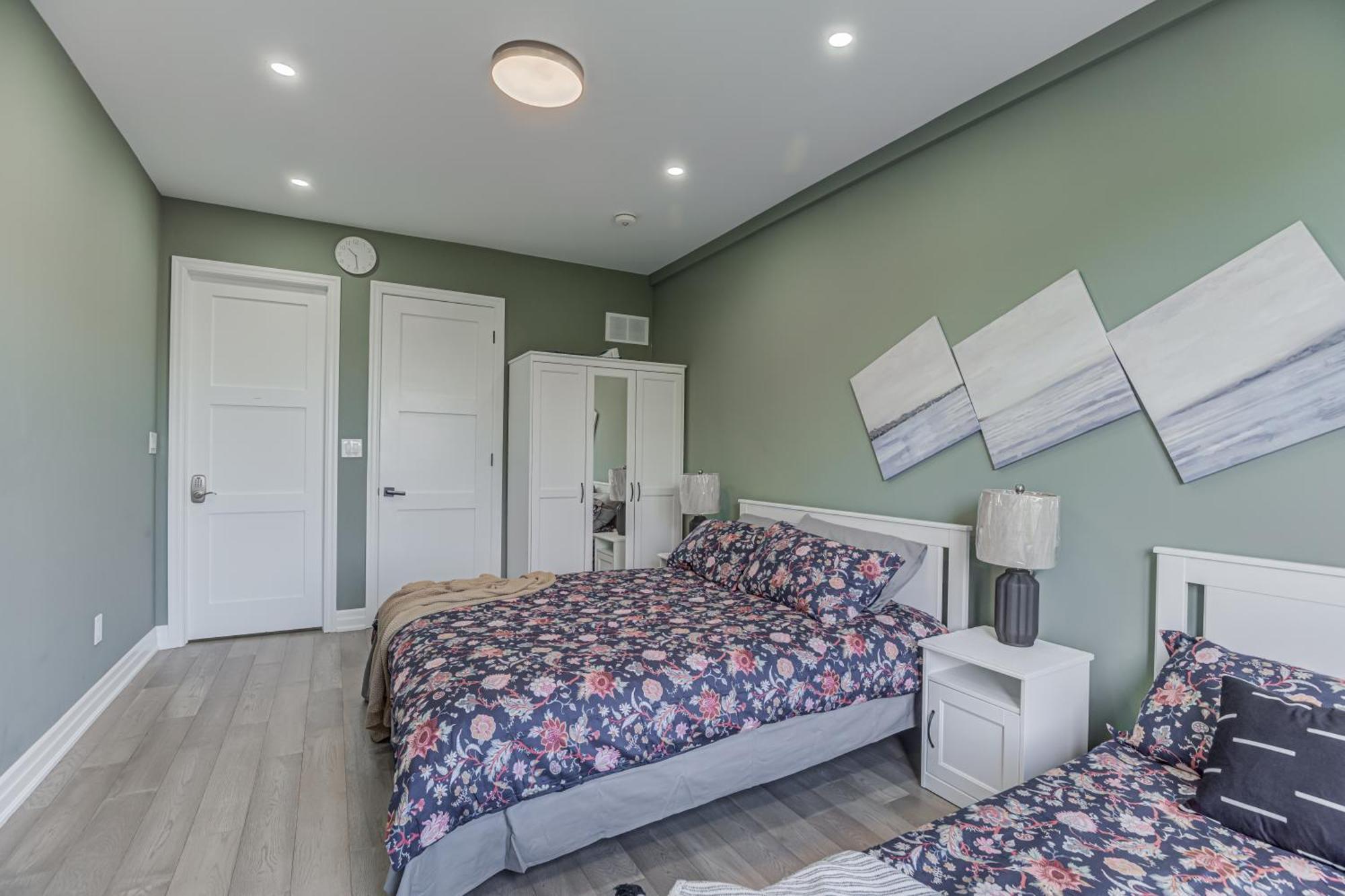 New Build 4 Bedroom-beach Vibes In The City Apartment