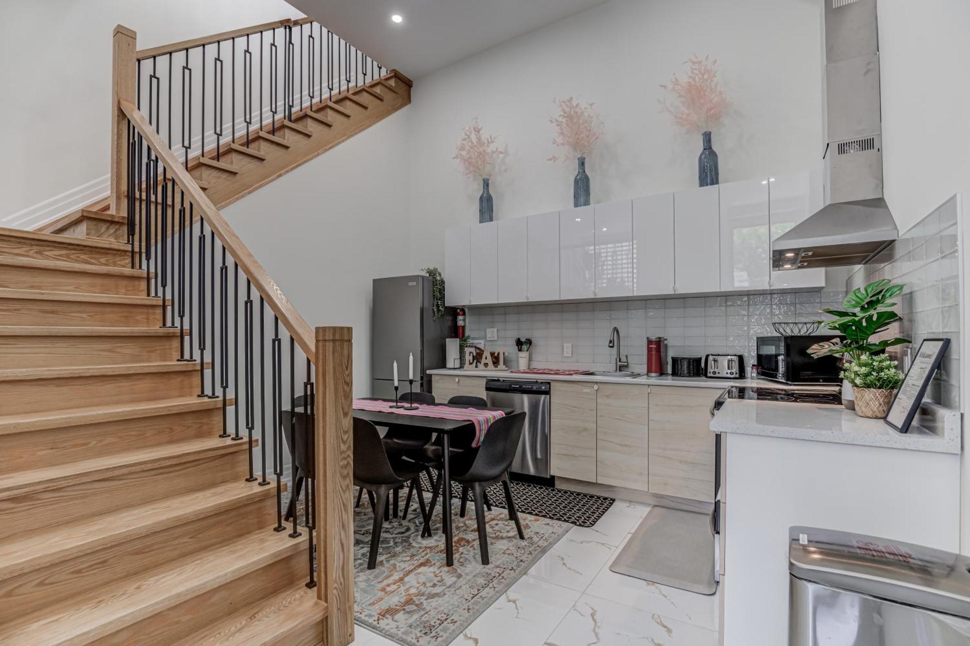 Apartment New Build 4 Bedroom-beach Vibes In The City Toronto