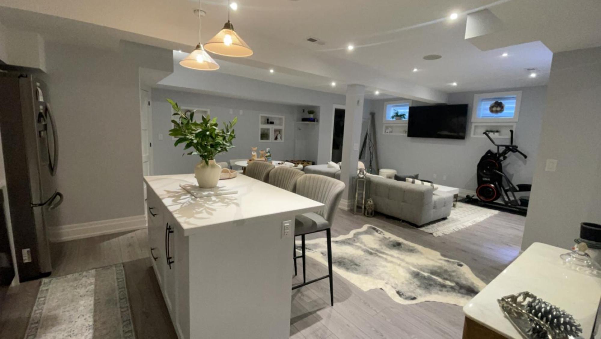 Apartment Luxury 2bedroom Unit In The With A Heated Salt Water Pool Toronto