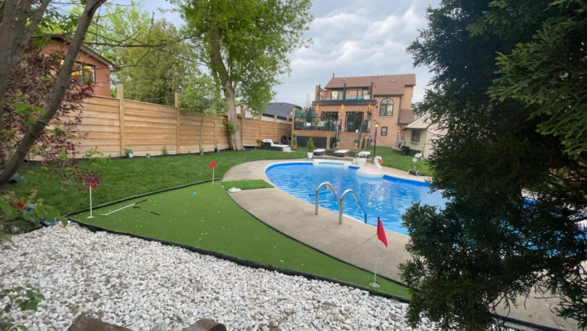 Luxury 2bedroom Unit In The With A Heated Salt Water Pool * Toronto