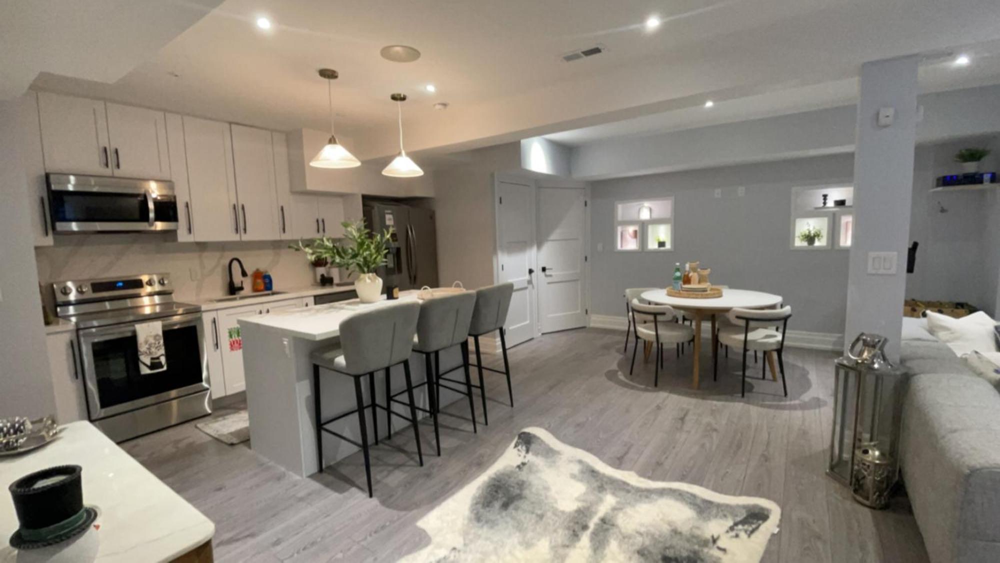 Apartment Luxury 2bedroom Unit In The With A Heated Salt Water Pool Toronto