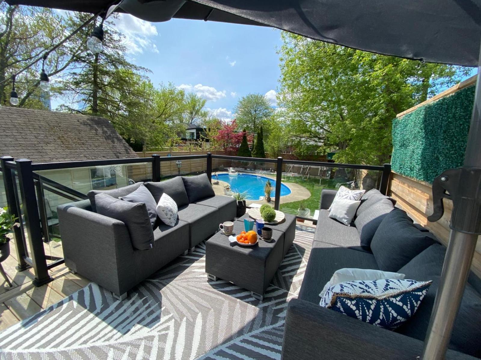Luxury 2bedroom Unit In The With A Heated Salt Water Pool Apartment Toronto