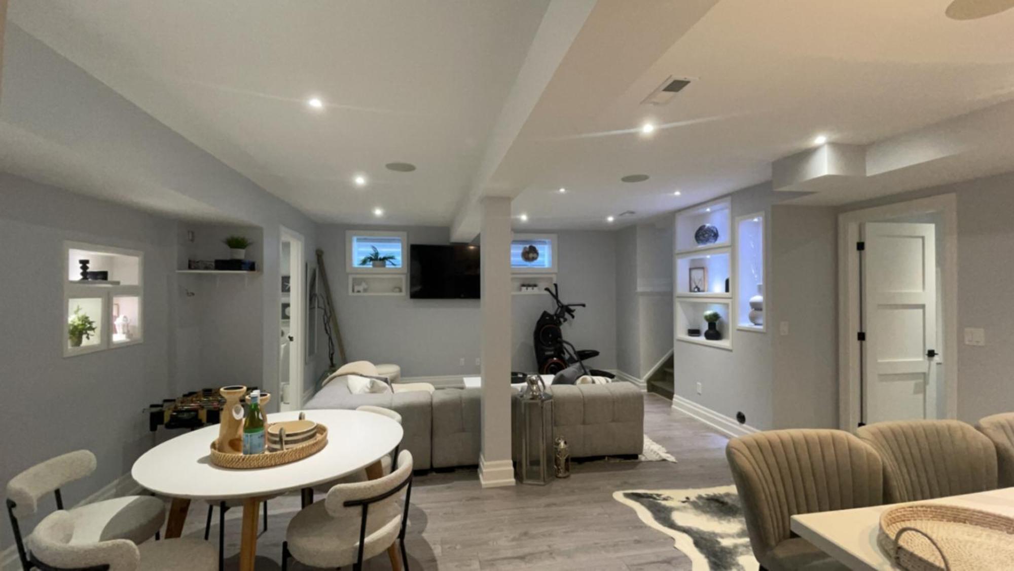 Apartment Luxury 2bedroom Unit In The With A Heated Salt Water Pool Toronto
