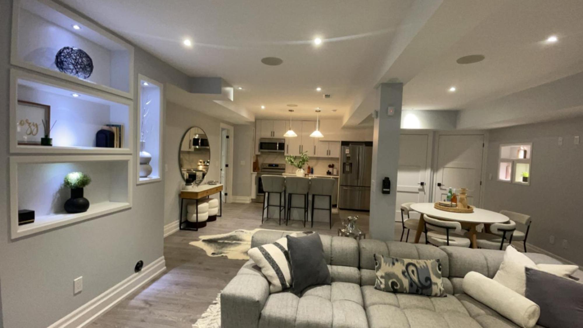 Luxury 2bedroom Unit In The With A Heated Salt Water Pool * Toronto