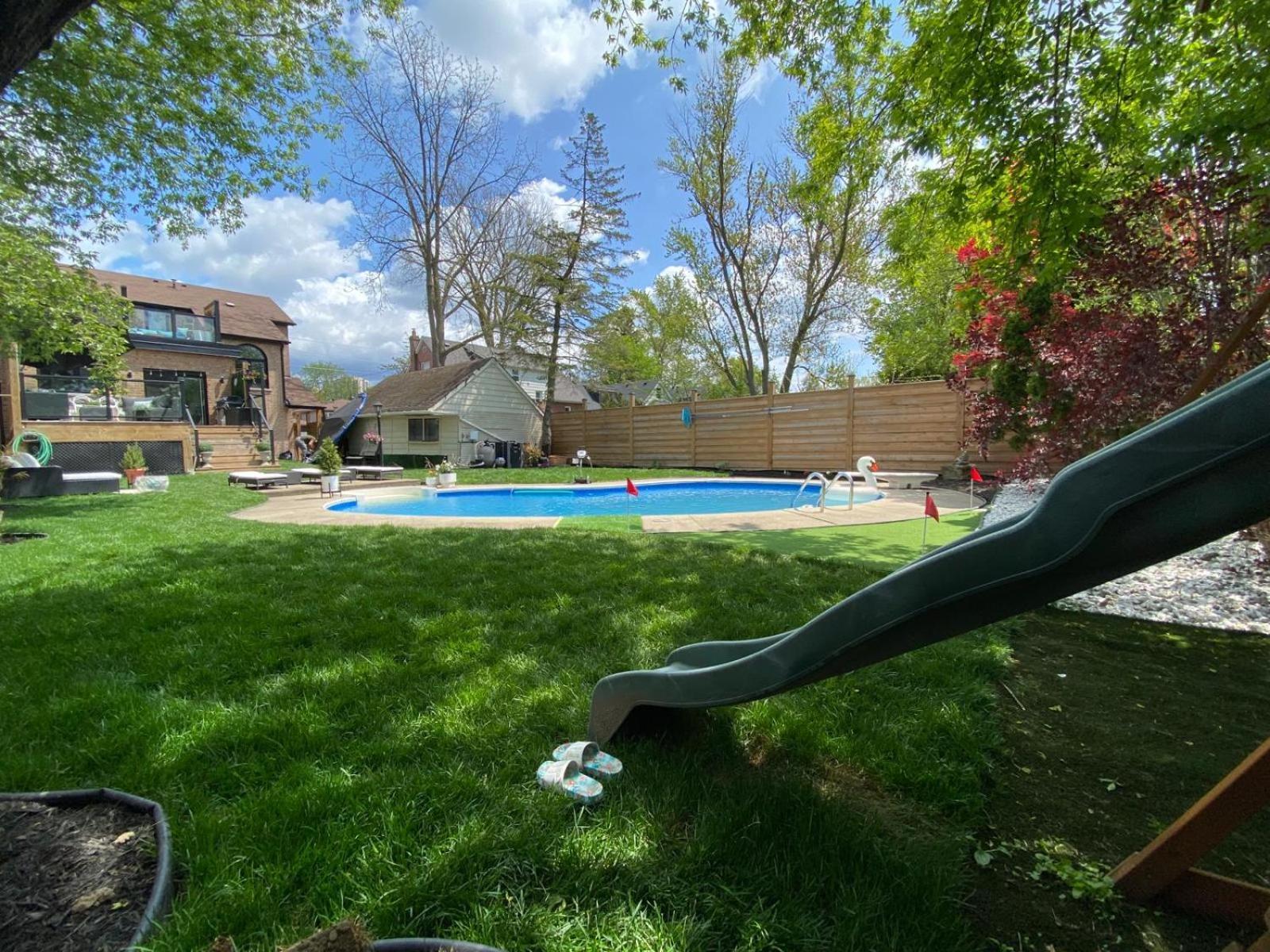 Apartment Luxury 2bedroom Unit In The With A Heated Salt Water Pool Toronto