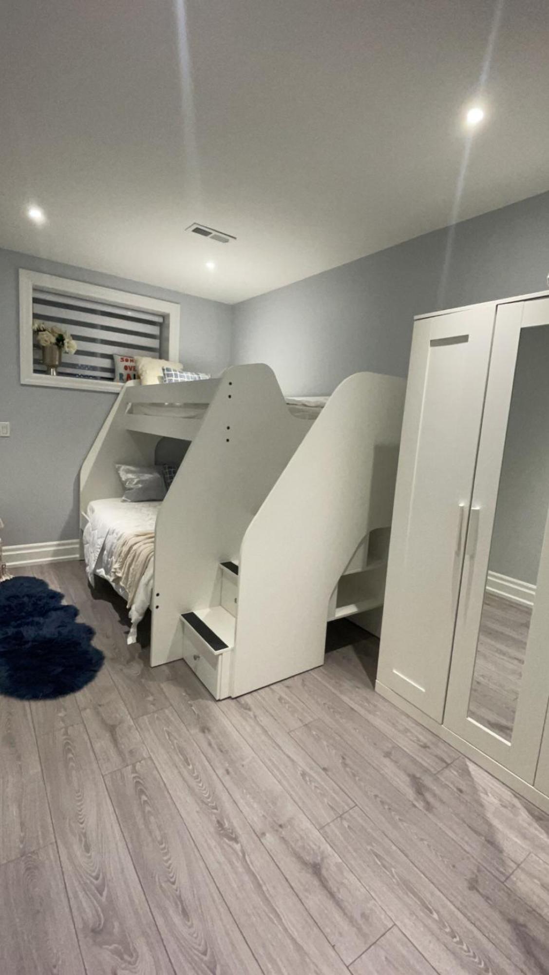 Luxury 2bedroom Unit In The With A Heated Salt Water Pool Apartment Toronto