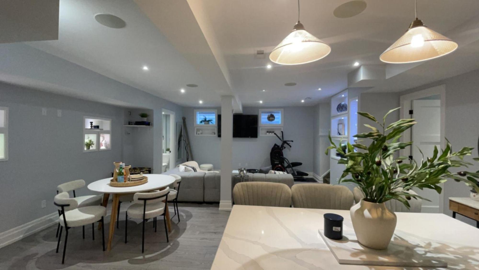 Apartment Luxury 2bedroom Unit In The With A Heated Salt Water Pool *
