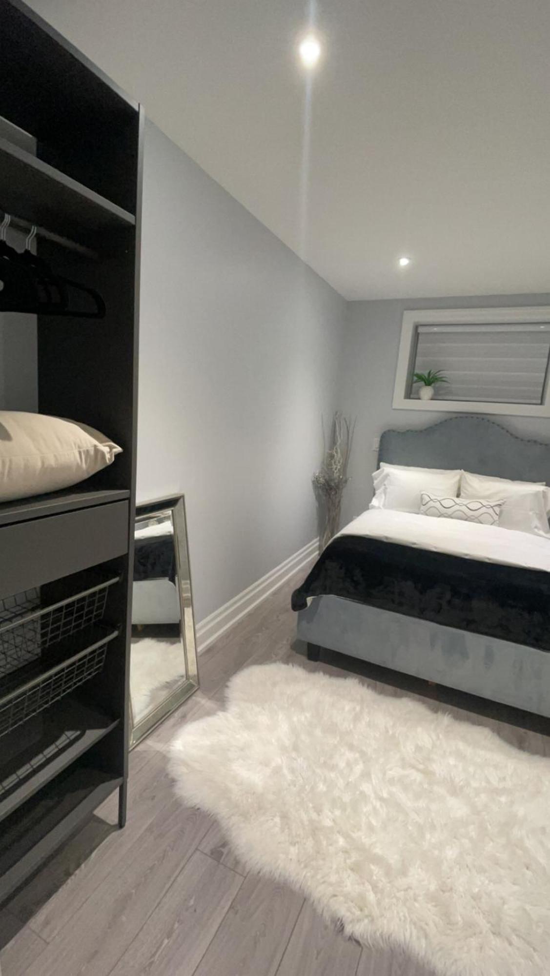 Apartment Luxury 2bedroom Unit In The With A Heated Salt Water Pool Toronto