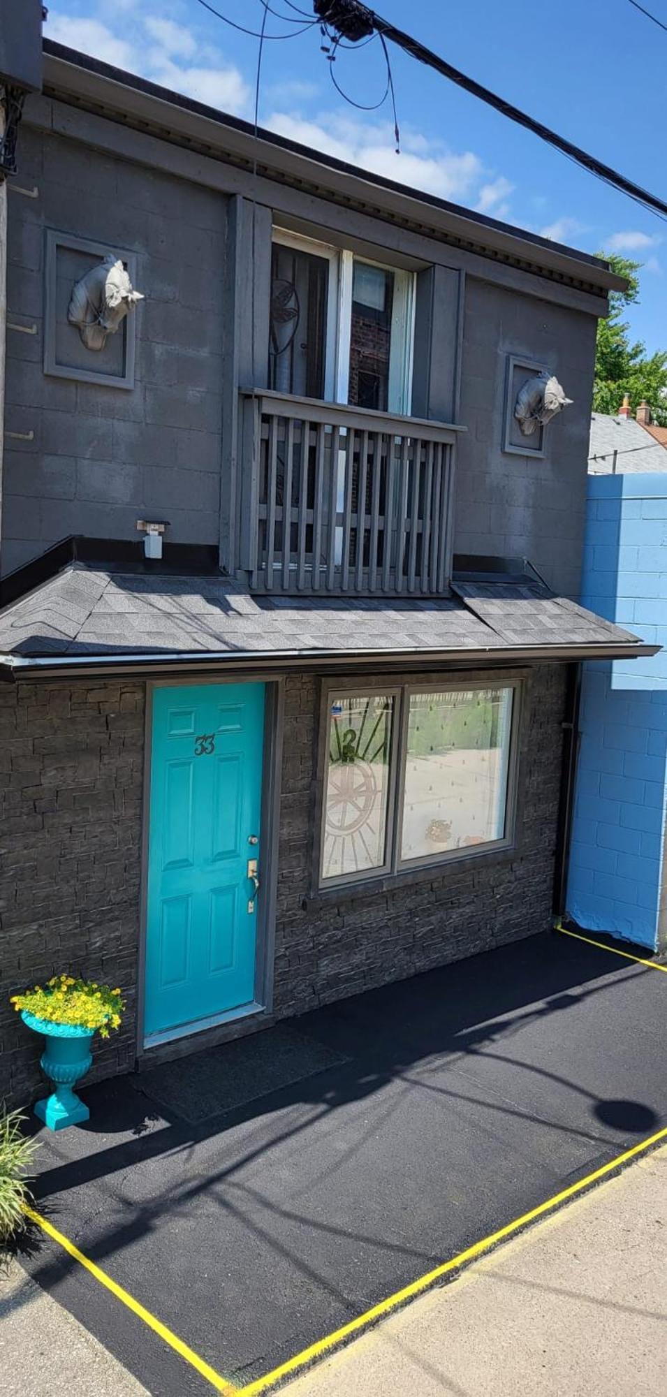 Villa Downtown House 2bed 2bath Subway Free Parking