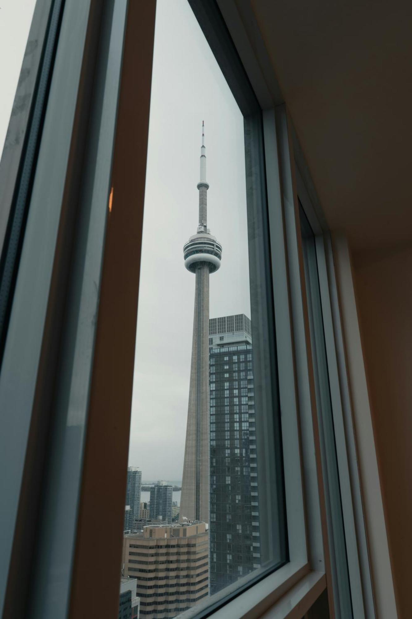 Modern Stylish - 5 Min From Cn Tower Holiday home Toronto
