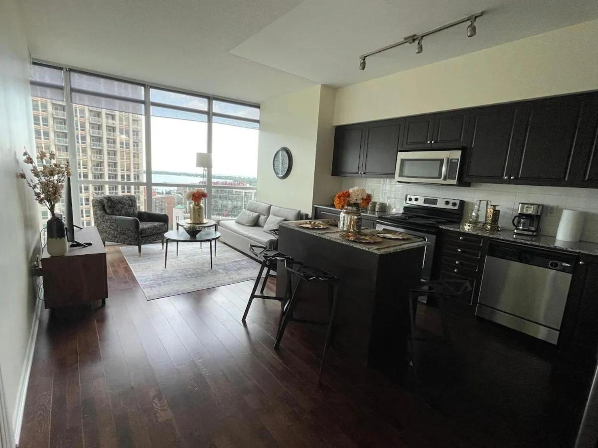 Holiday home Modern Stylish - 5 Min From Cn Tower Toronto