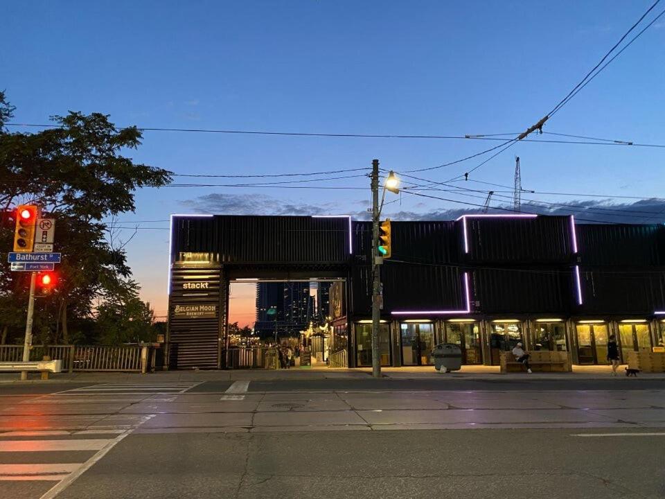 Apartment Mins Walk To Trinity Bellwood Park From Your Downtown *