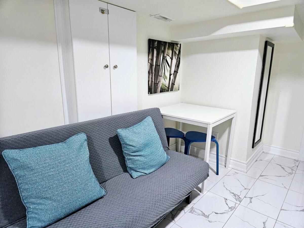 Apartment Mins Walk To Trinity Bellwood Park From Your Downtown