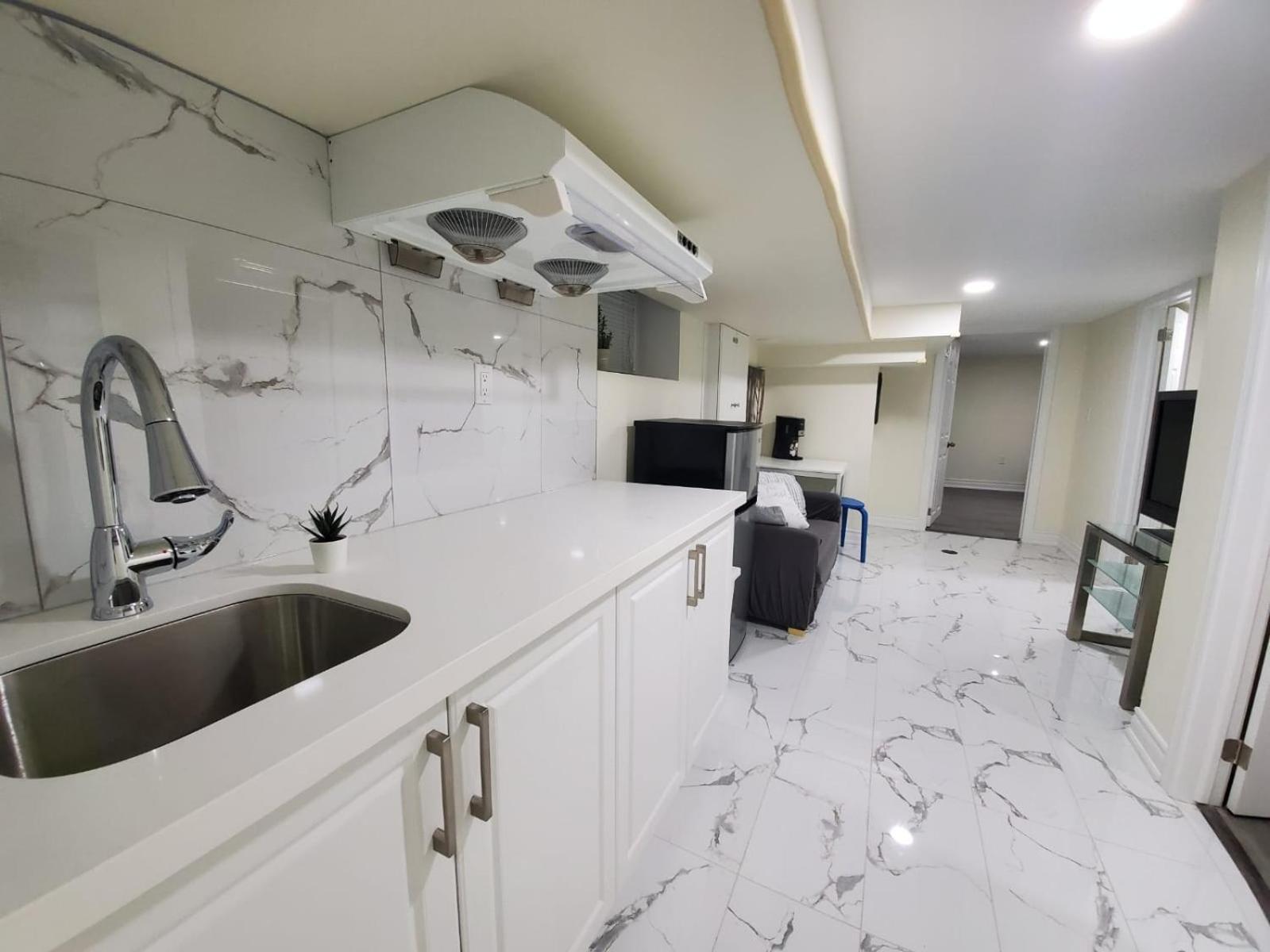 Mins Walk To Trinity Bellwood Park From Your Downtown * Toronto