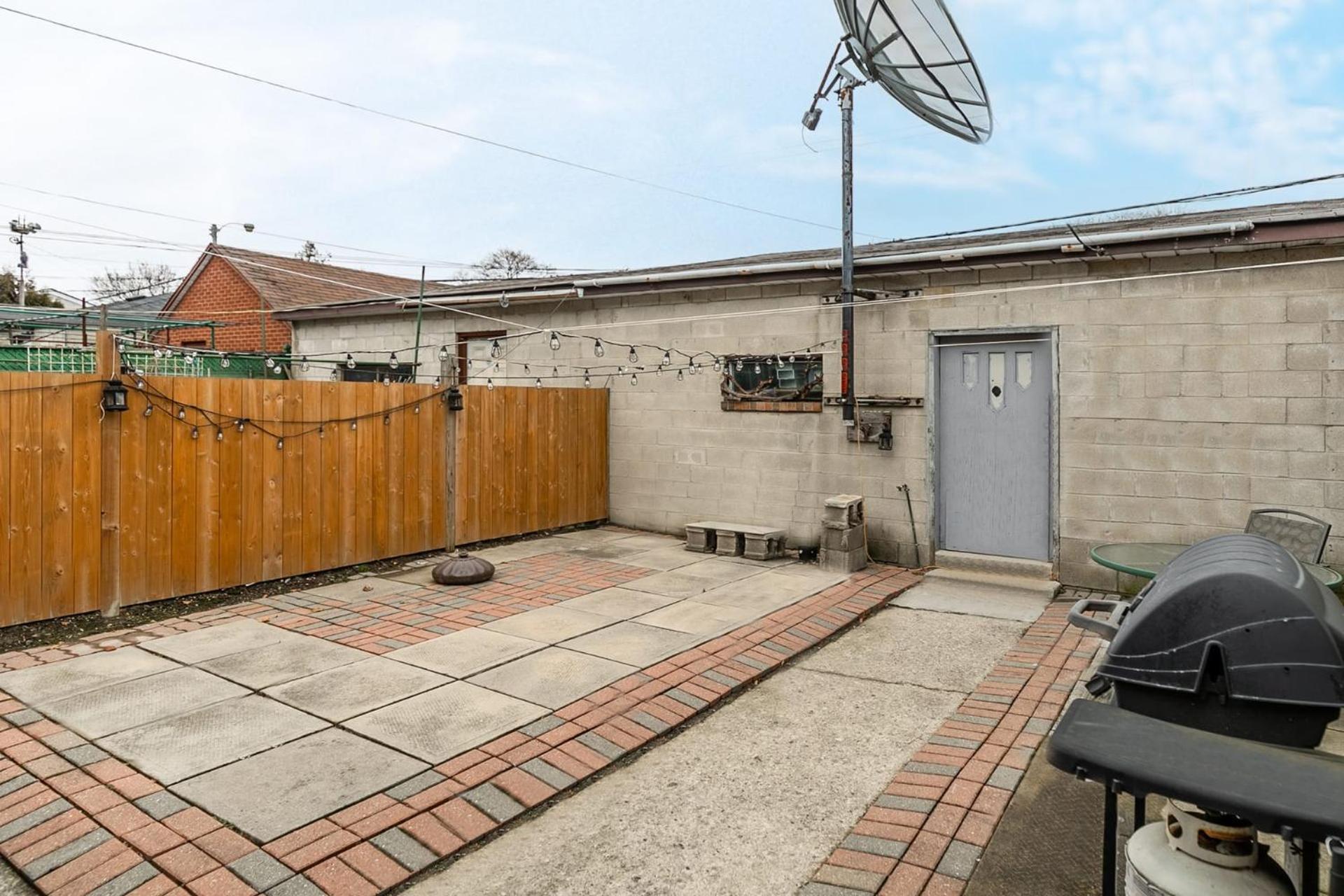 Pet-friendly 6-guest Capacity Apt On Ossington Ave * Toronto