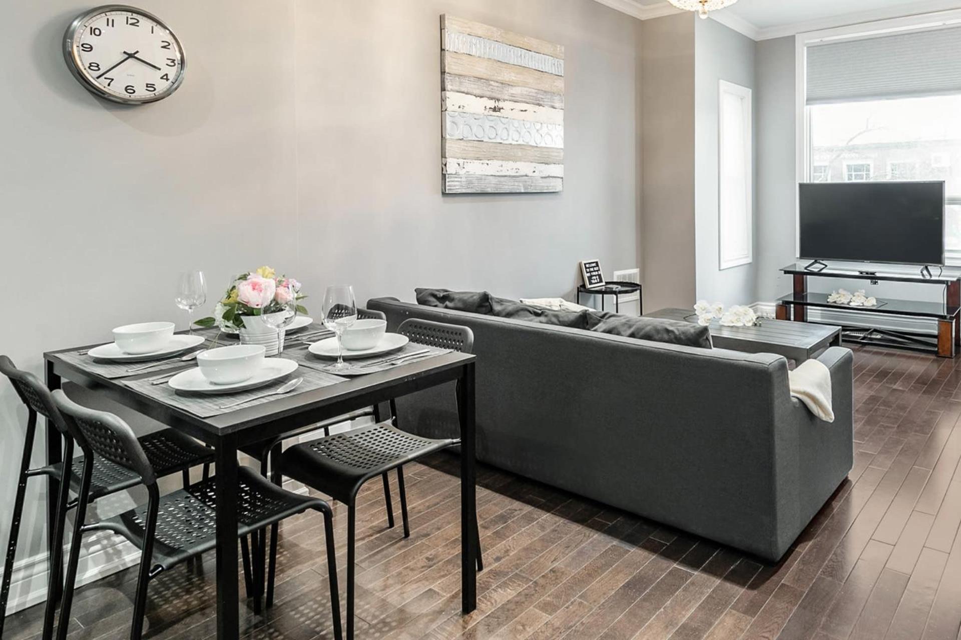 Pet-friendly 6-guest Capacity Apt On Ossington Ave Apartment *
