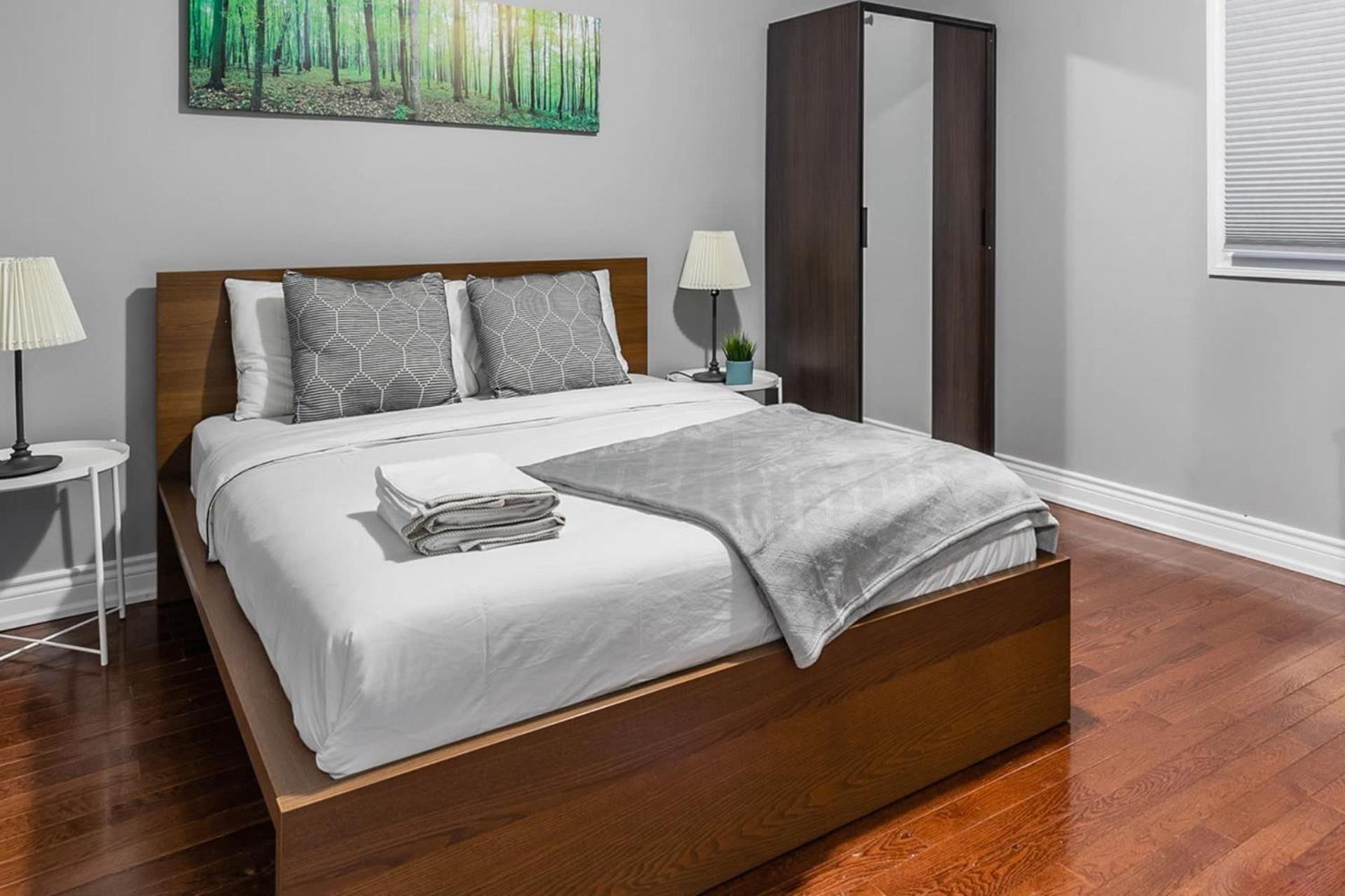 Pet-friendly 6-guest Capacity Apt On Ossington Ave Apartment Toronto