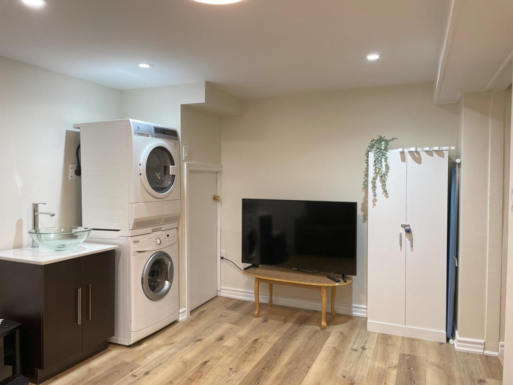 Newly-renovated 3br House, 12 Minutes To Airport *