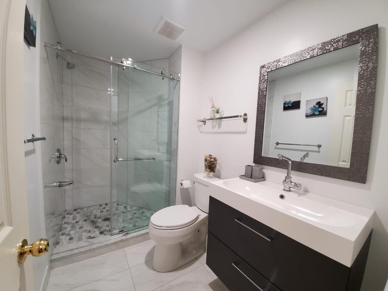 Mins Walk To Trinity Bellwood Park From Your Downtown *
