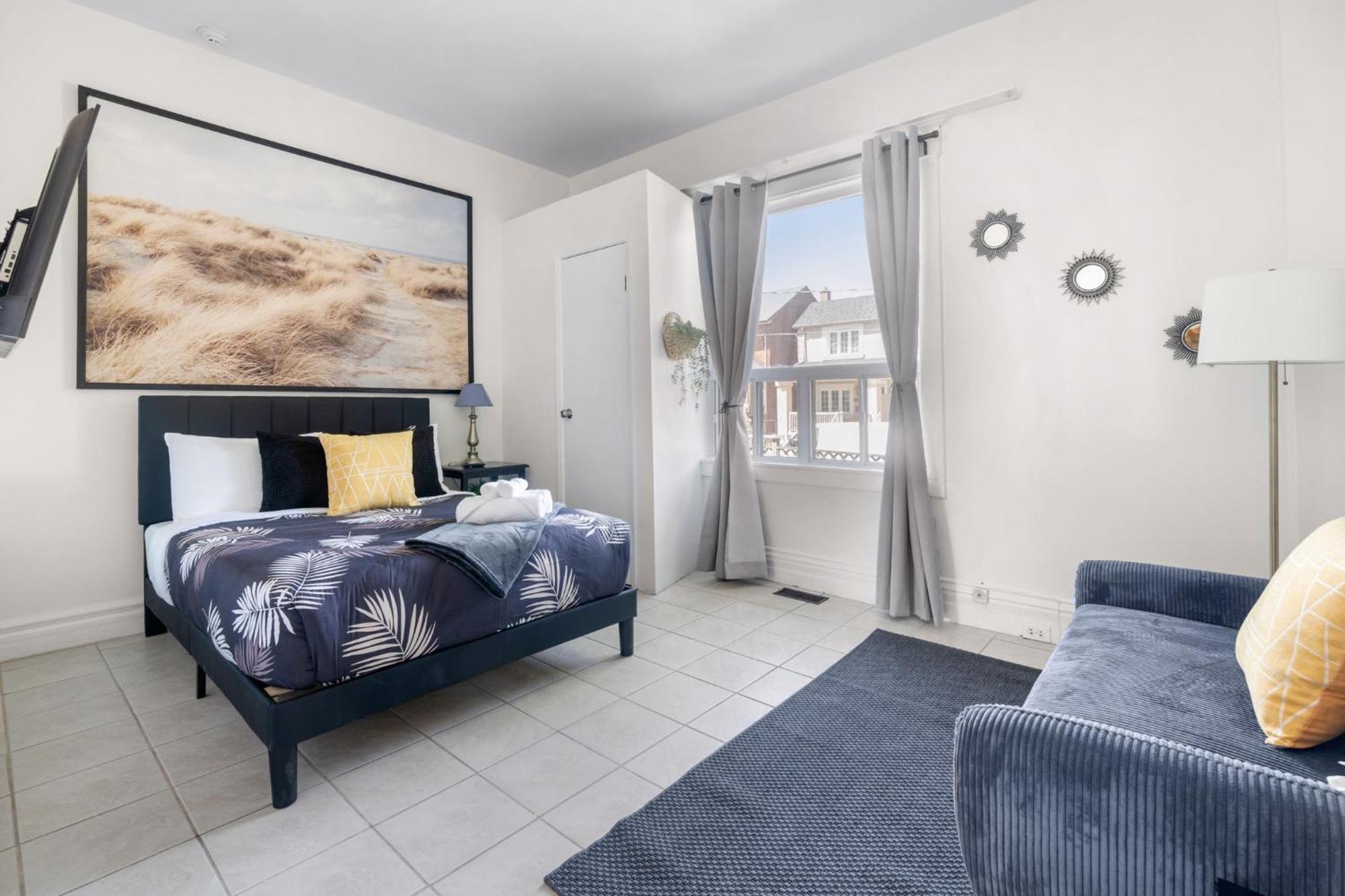 Apartment Bedroom In Corso Italia Neighborhood