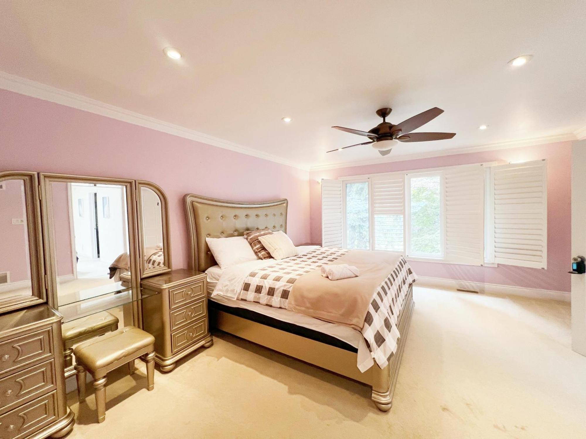 Vihome Bed & Breakfast Toronto