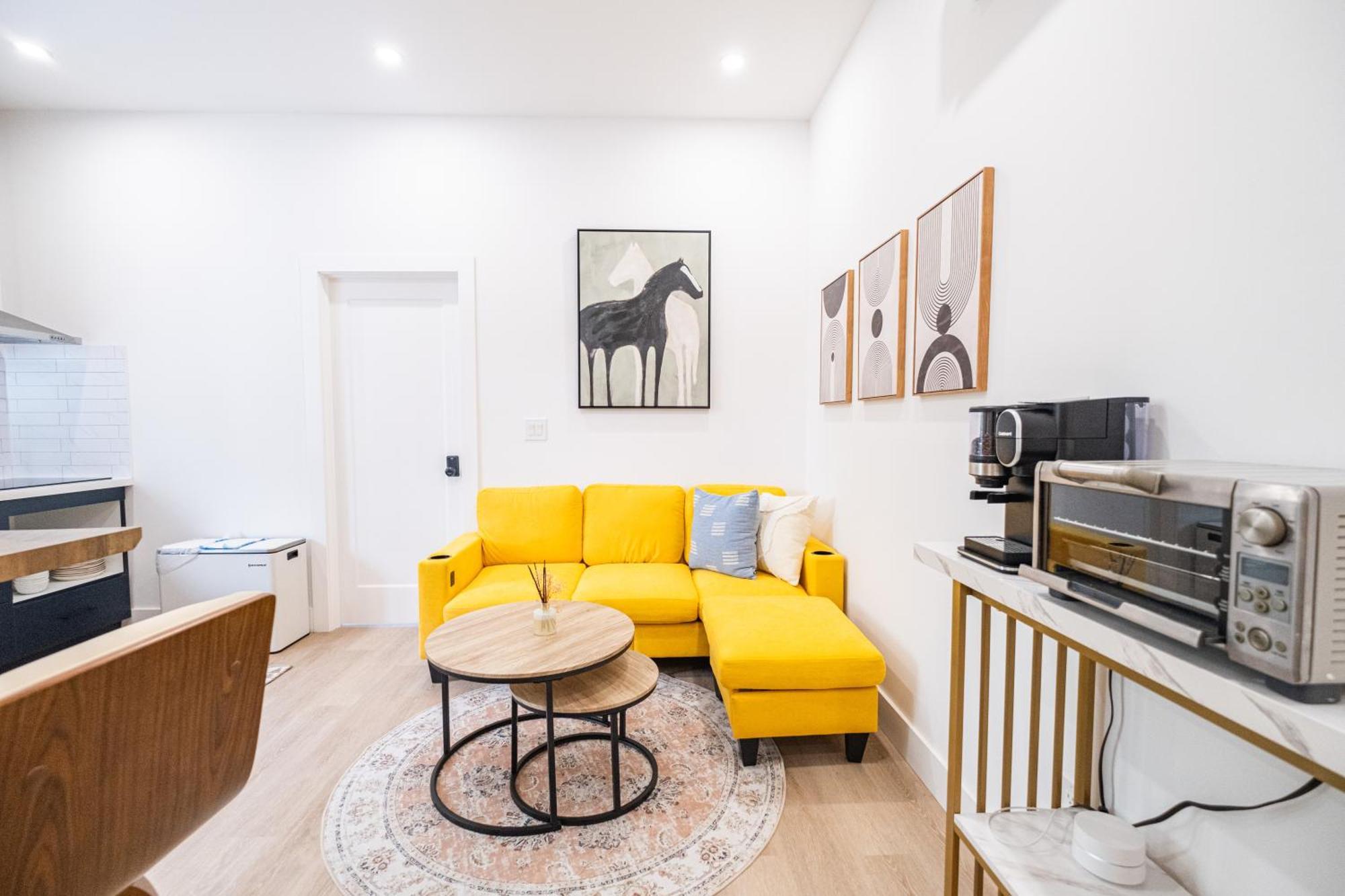 Homestay New Queen Bedroom With Private Bathroom In Toronto