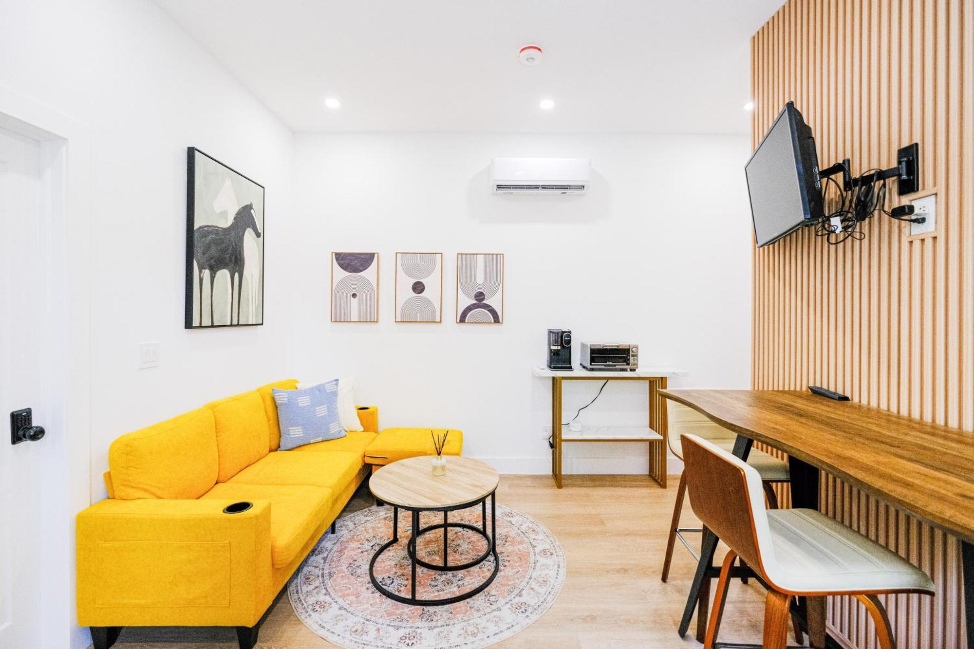 Homestay New Queen Bedroom With Private Bathroom In *