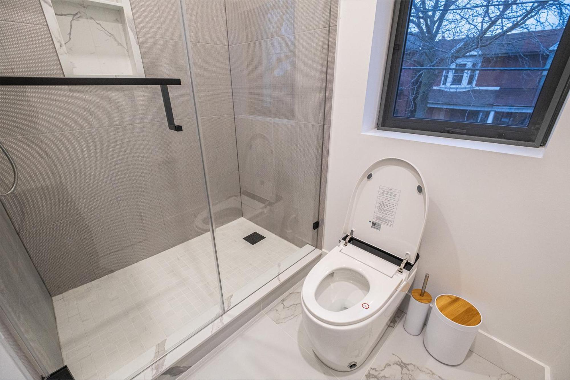 Homestay New Queen Bedroom With Private Bathroom In Toronto