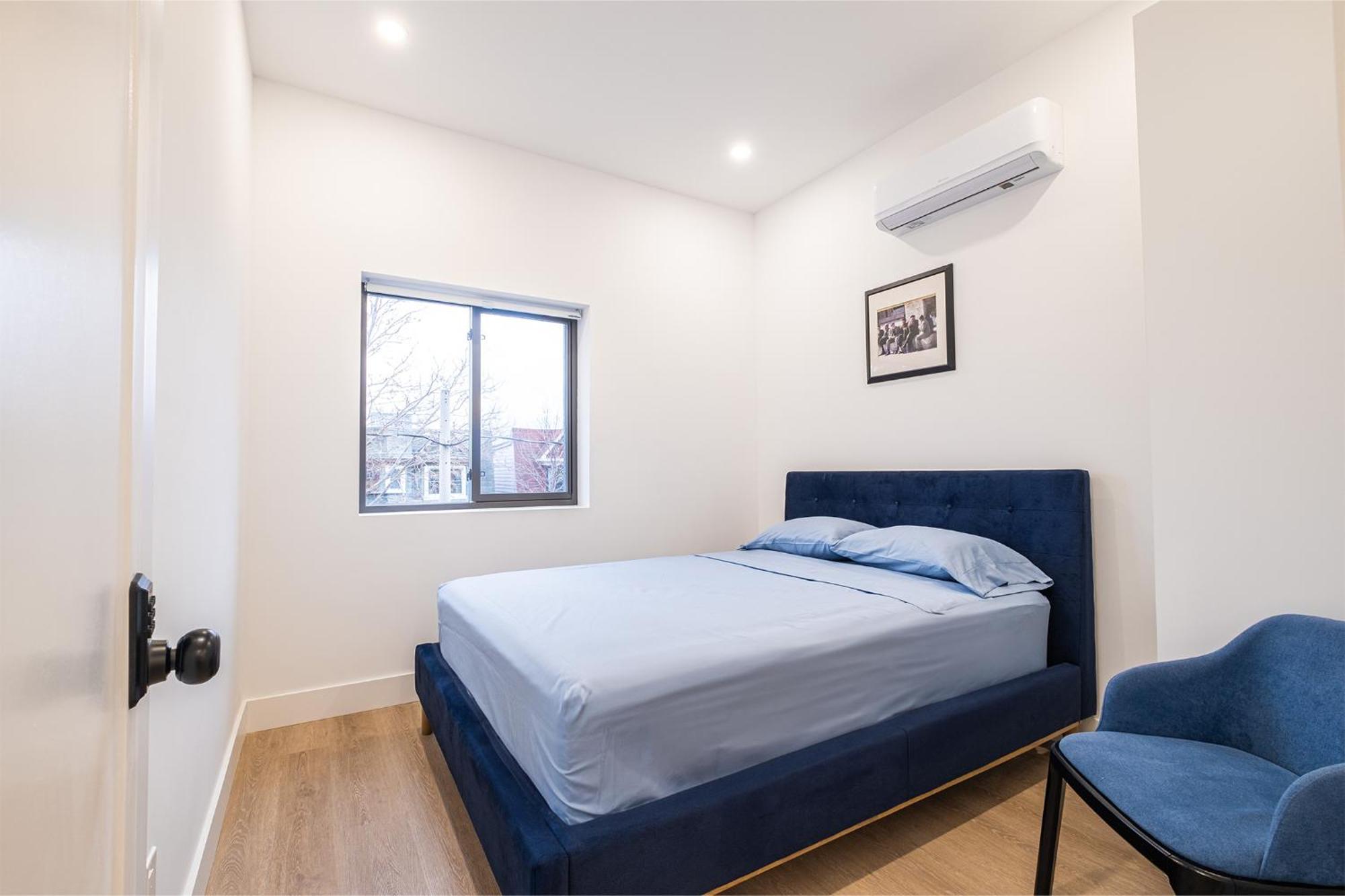 New Queen Bedroom With Private Bathroom In *