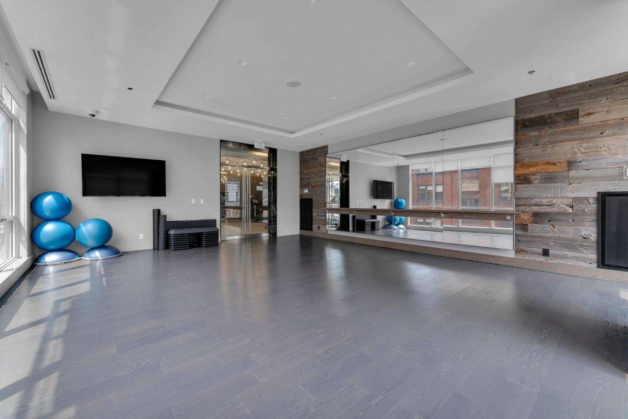 Deluxe 1br With Bird's Eye Cn Tower Views Toronto
