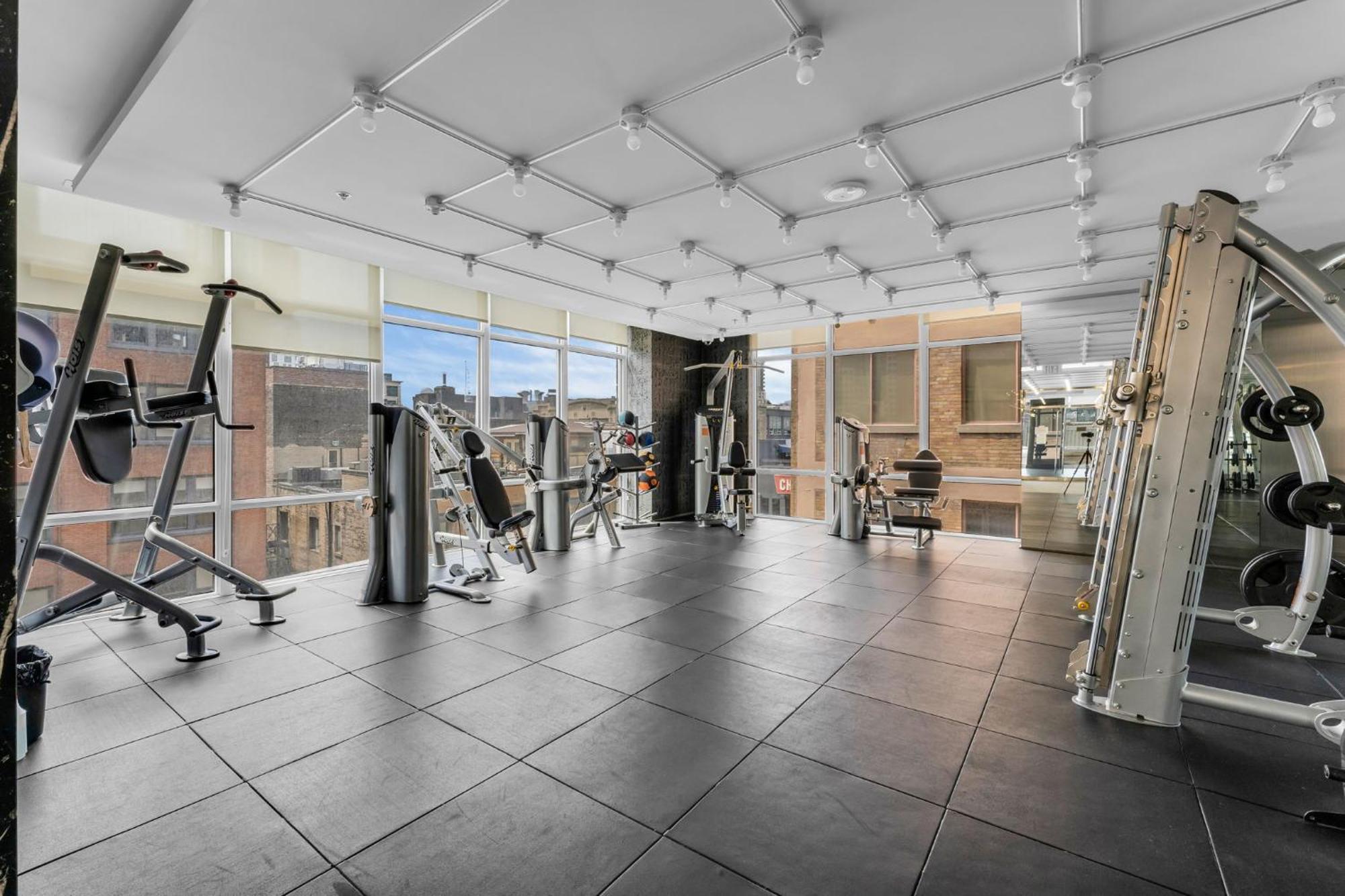 Apartment Deluxe 1br With Bird's Eye Cn Tower Views *