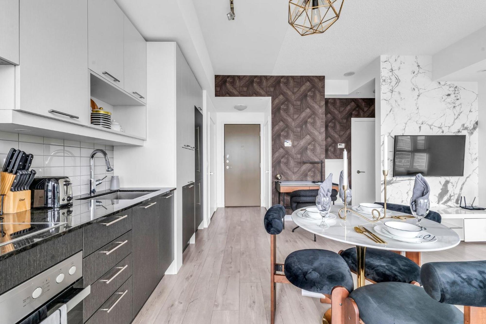 Apartment Deluxe 1br With Bird's Eye Cn Tower Views Toronto