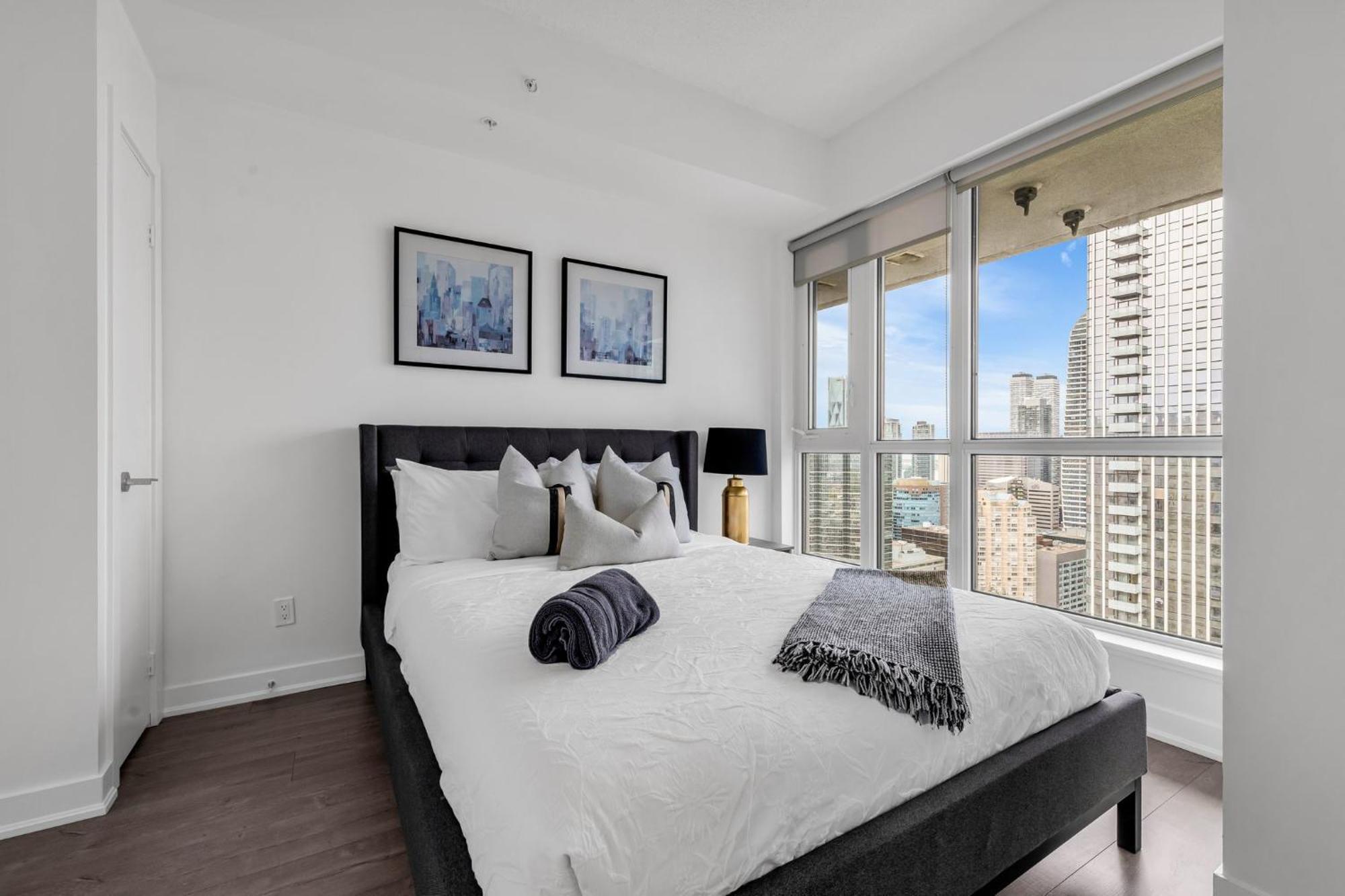 Deluxe 1br With Bird's Eye Cn Tower Views Apartment *