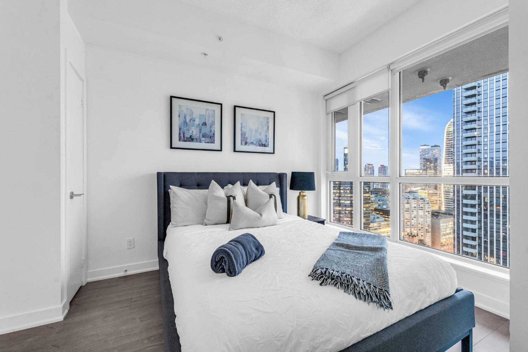 Deluxe 1br With Bird's Eye Cn Tower Views Apartment *