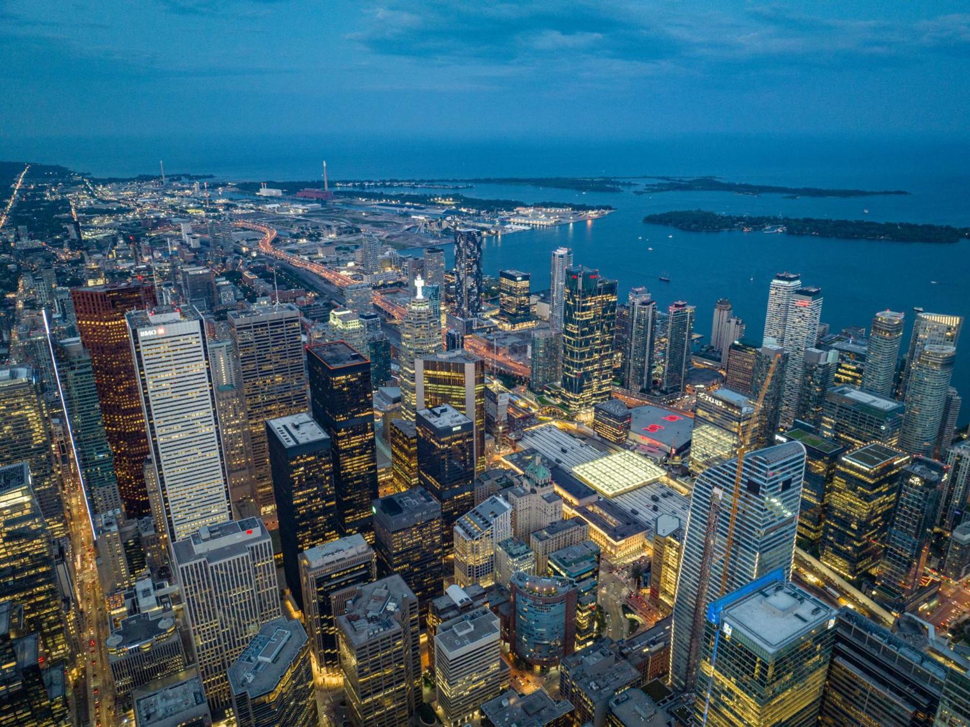 Deluxe 1br With Bird's Eye Cn Tower Views Apartment Toronto