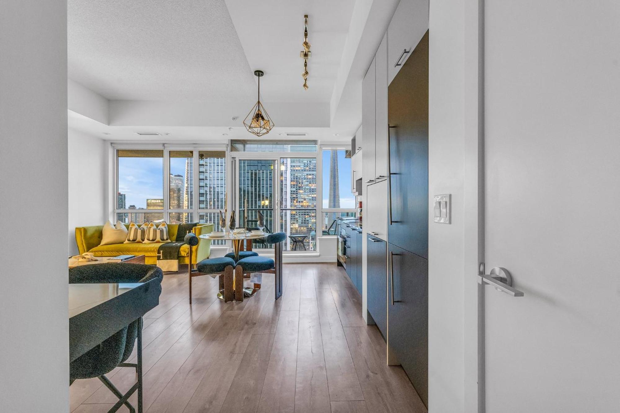 Deluxe 1br With Bird's Eye Cn Tower Views