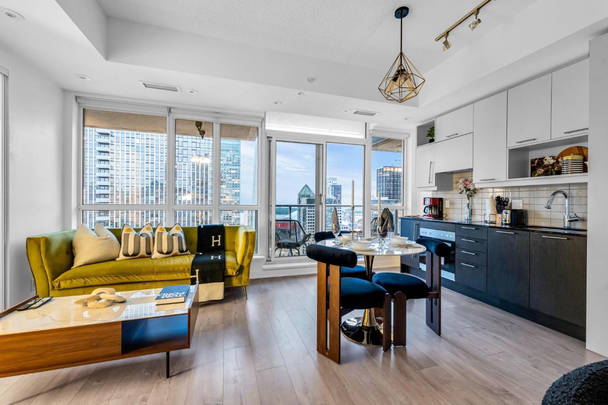 Deluxe 1br With Bird's Eye Cn Tower Views Toronto