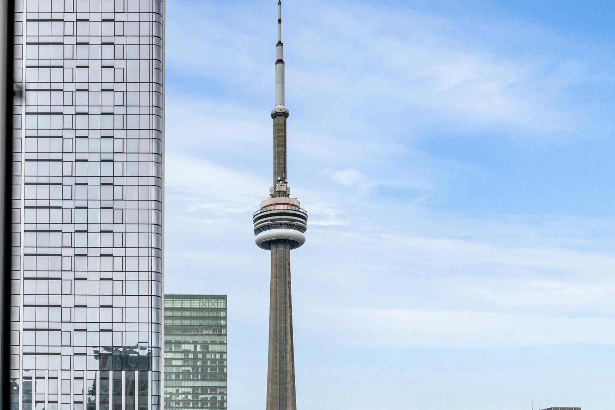 Deluxe 1br With Bird's Eye Cn Tower Views Apartment