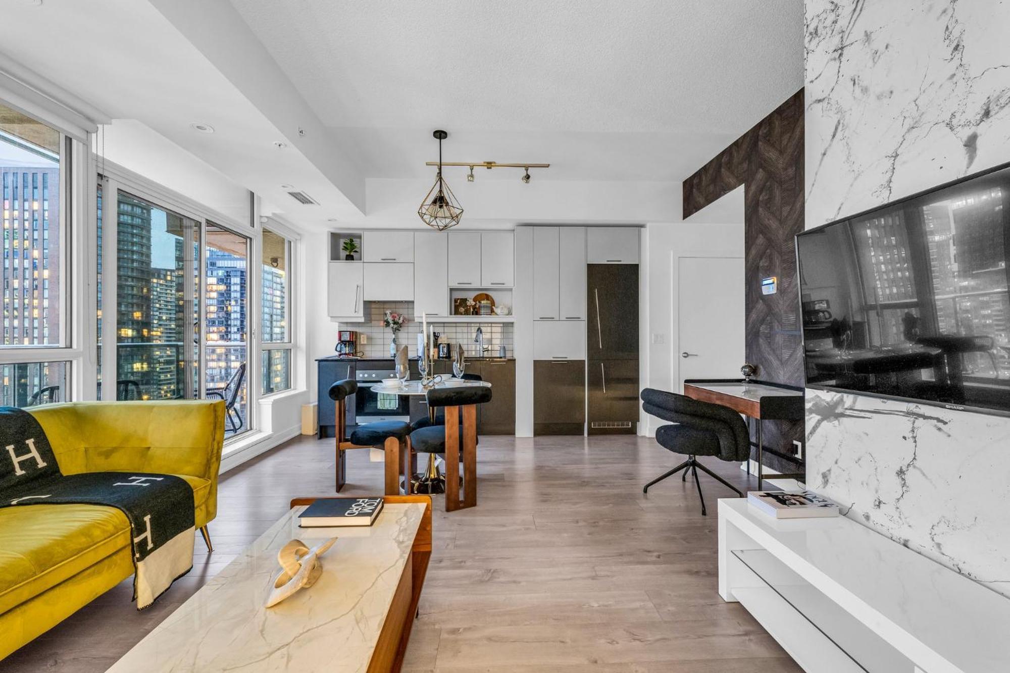 Deluxe 1br With Bird's Eye Cn Tower Views Apartment Toronto