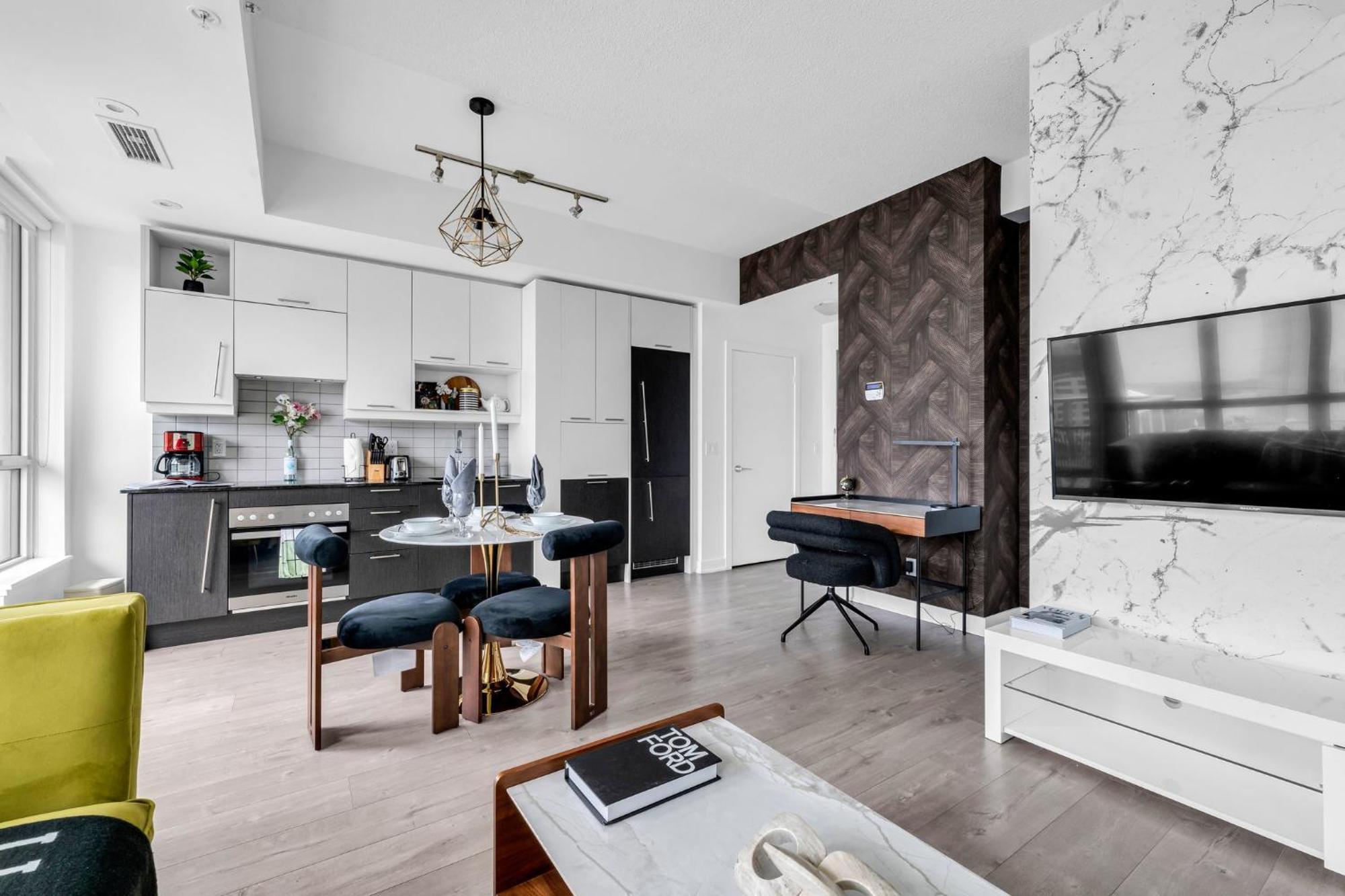 Deluxe 1br With Bird's Eye Cn Tower Views *