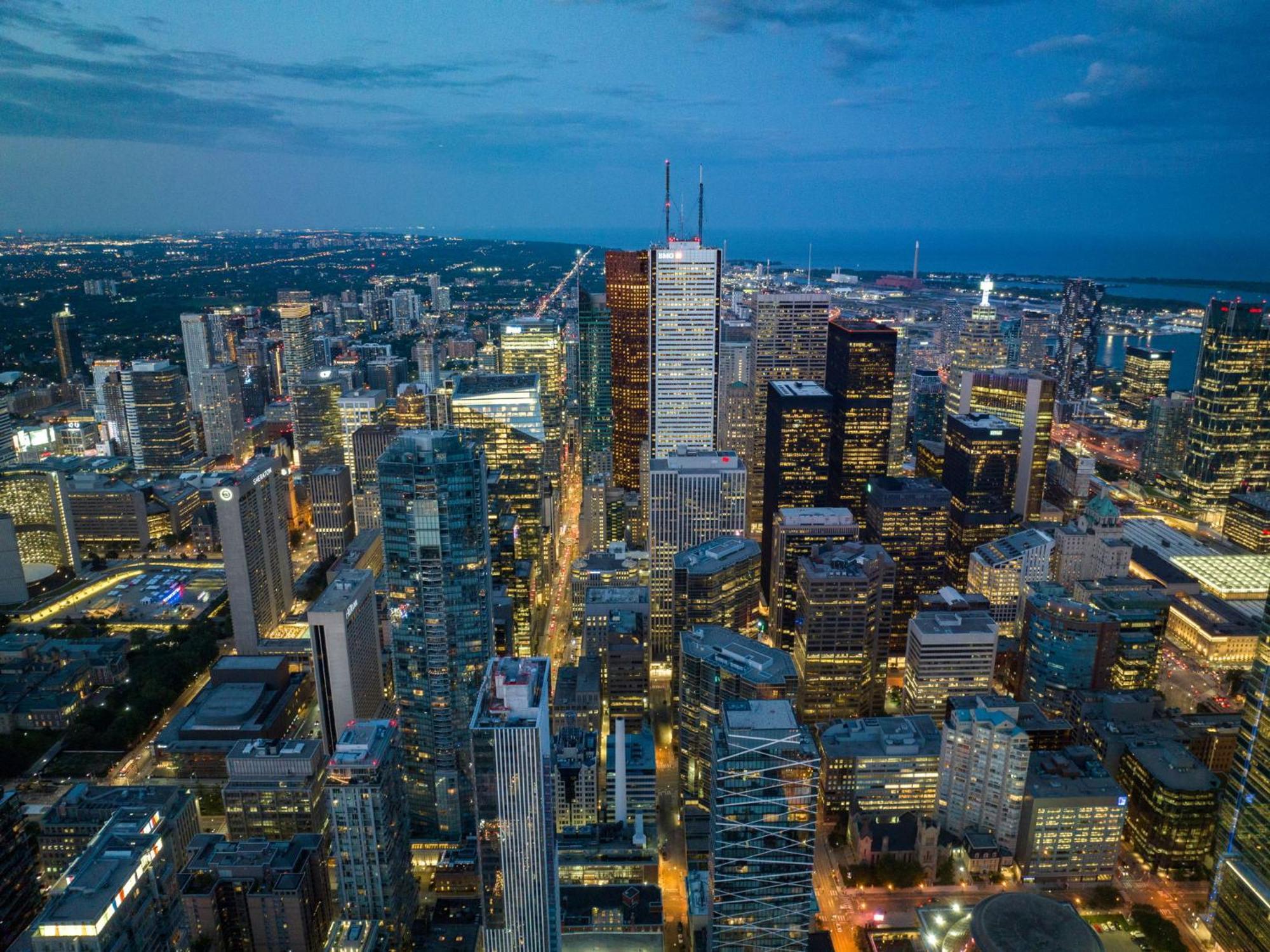 Deluxe 1br With Bird's Eye Cn Tower Views Apartment Toronto