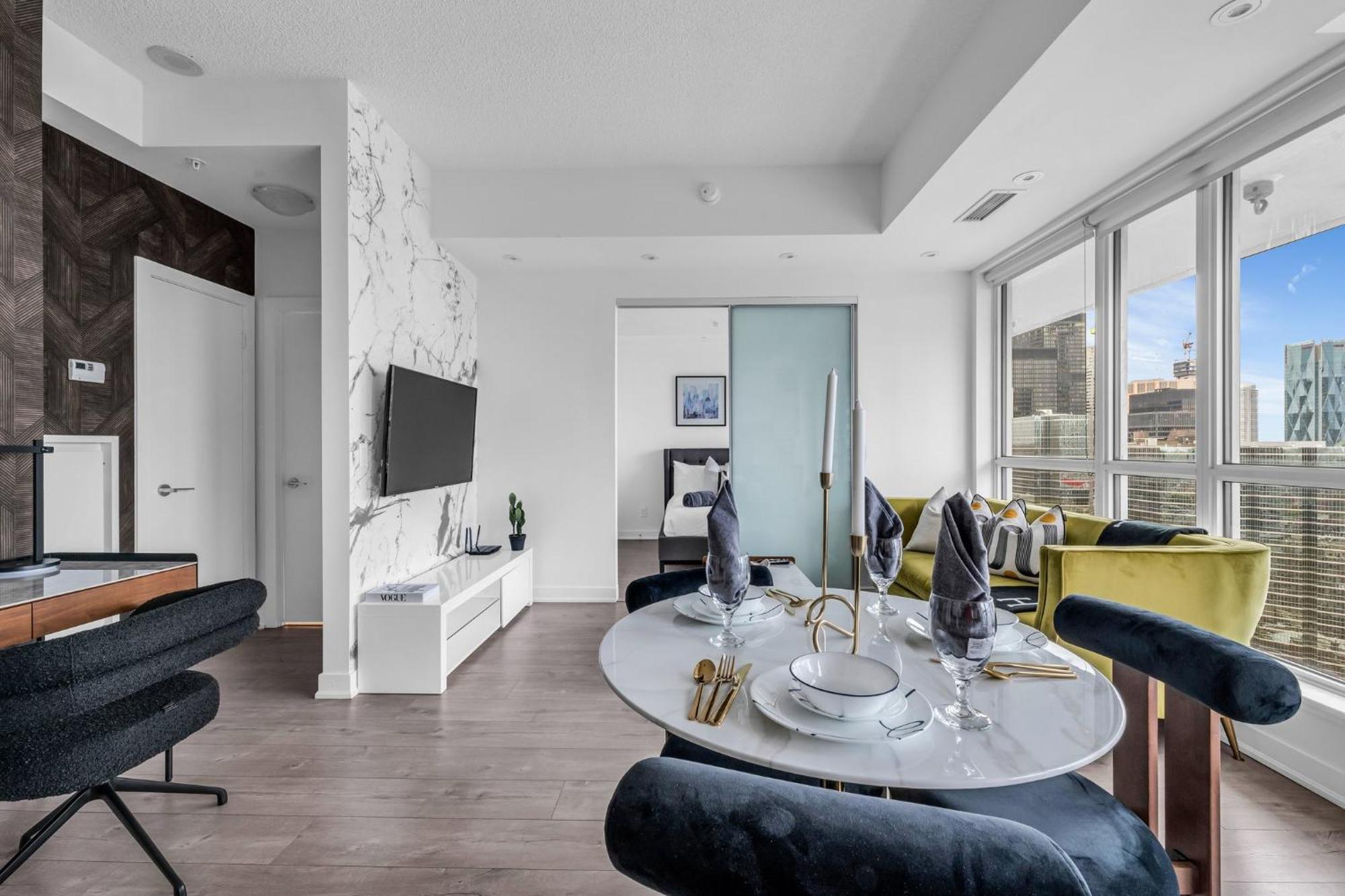 Deluxe 1br With Bird's Eye Cn Tower Views Toronto