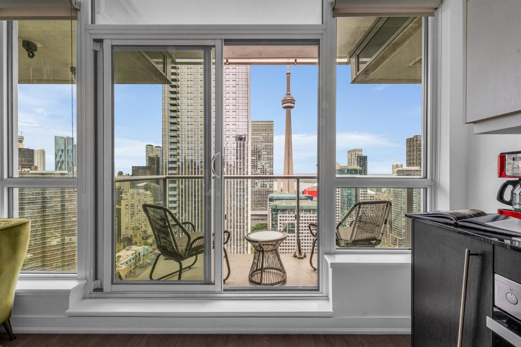 Deluxe 1br With Bird's Eye Cn Tower Views