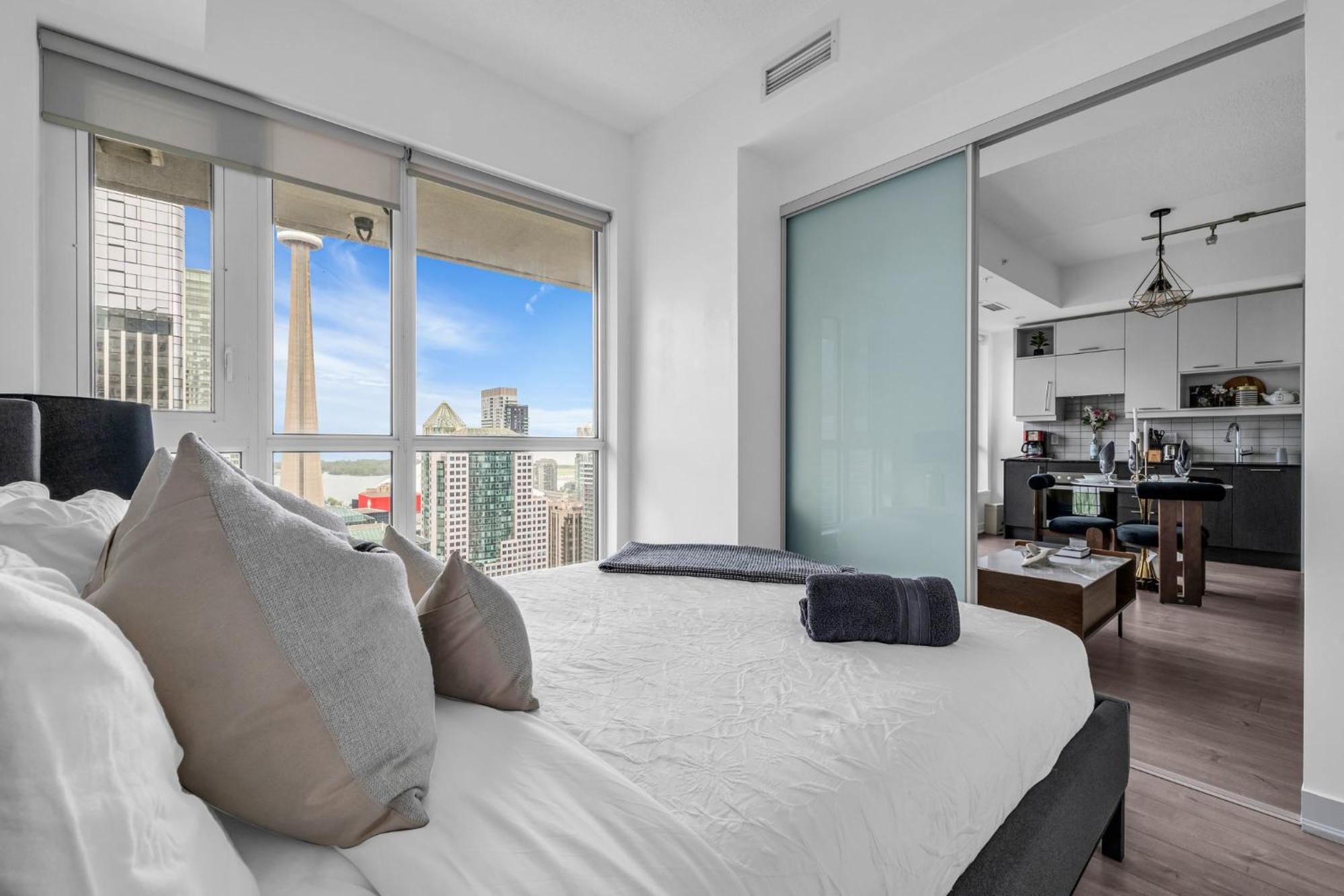 Deluxe 1br With Bird's Eye Cn Tower Views Apartment