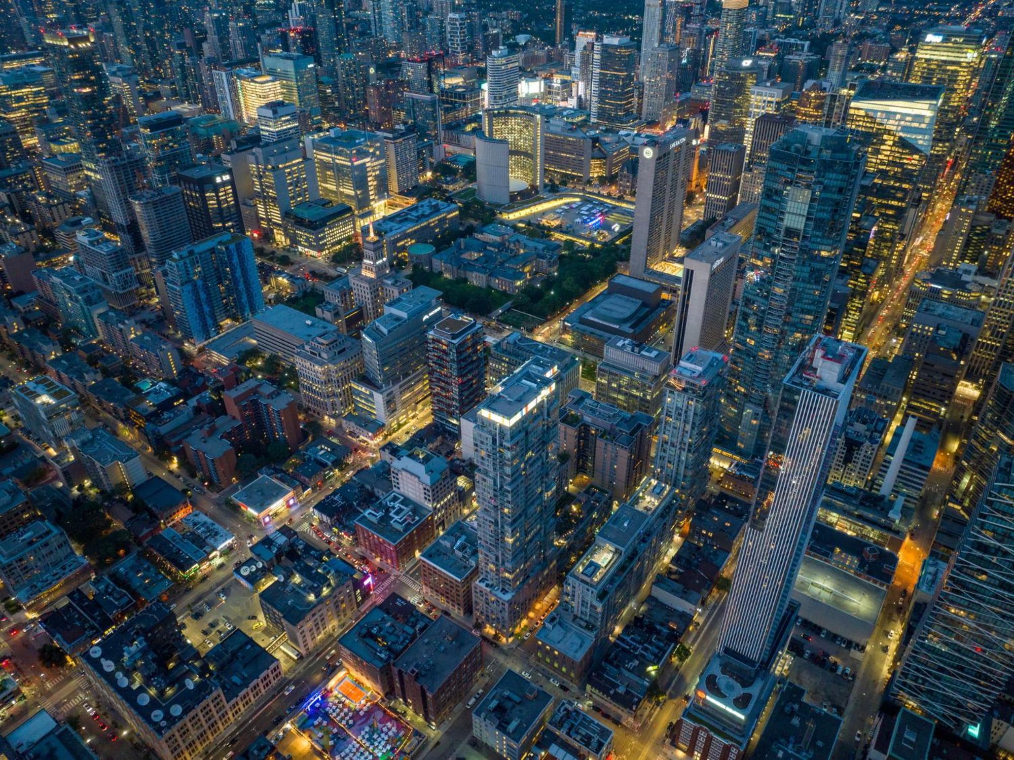 Deluxe 1br With Bird's Eye Cn Tower Views Apartment