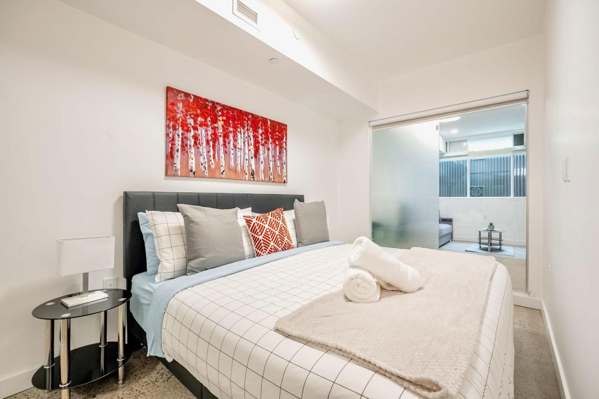 Modern 2br - Near Downtown *