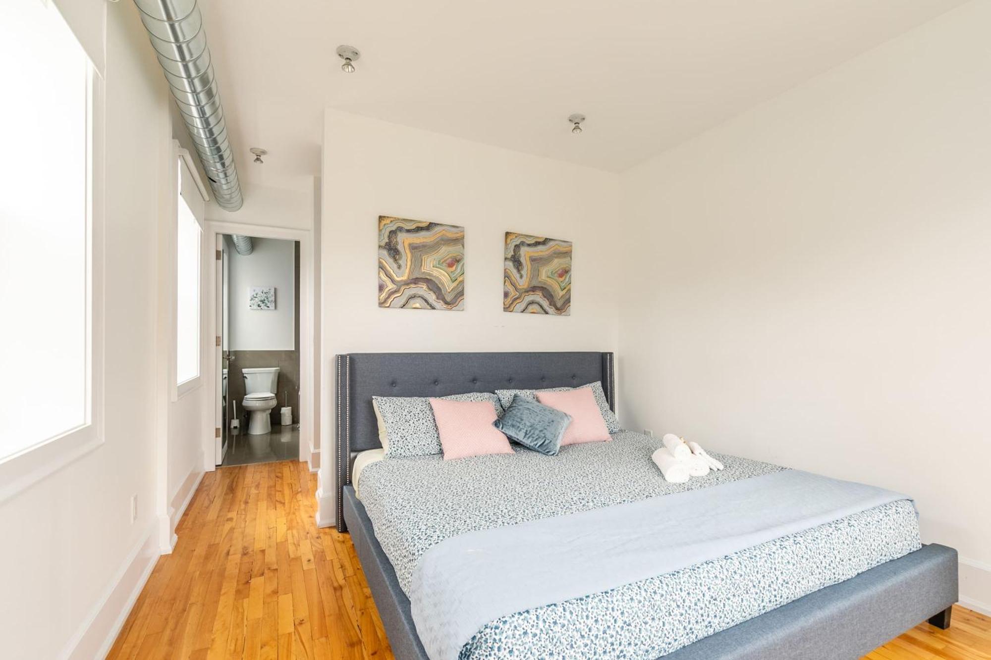Modern 2 Bedroom - Heart Of Leslieville * Toronto