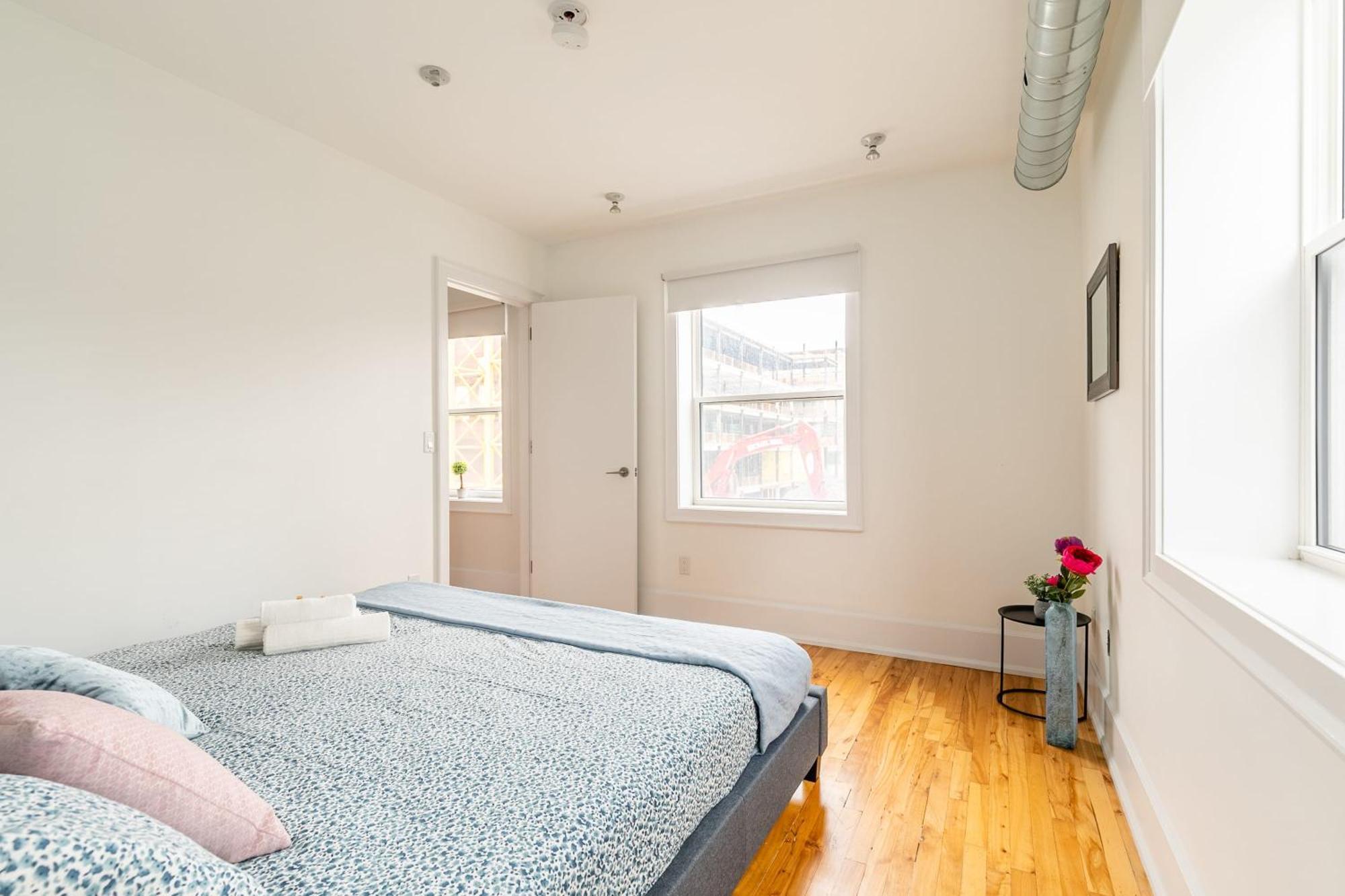 Modern 2 Bedroom - Heart Of Leslieville