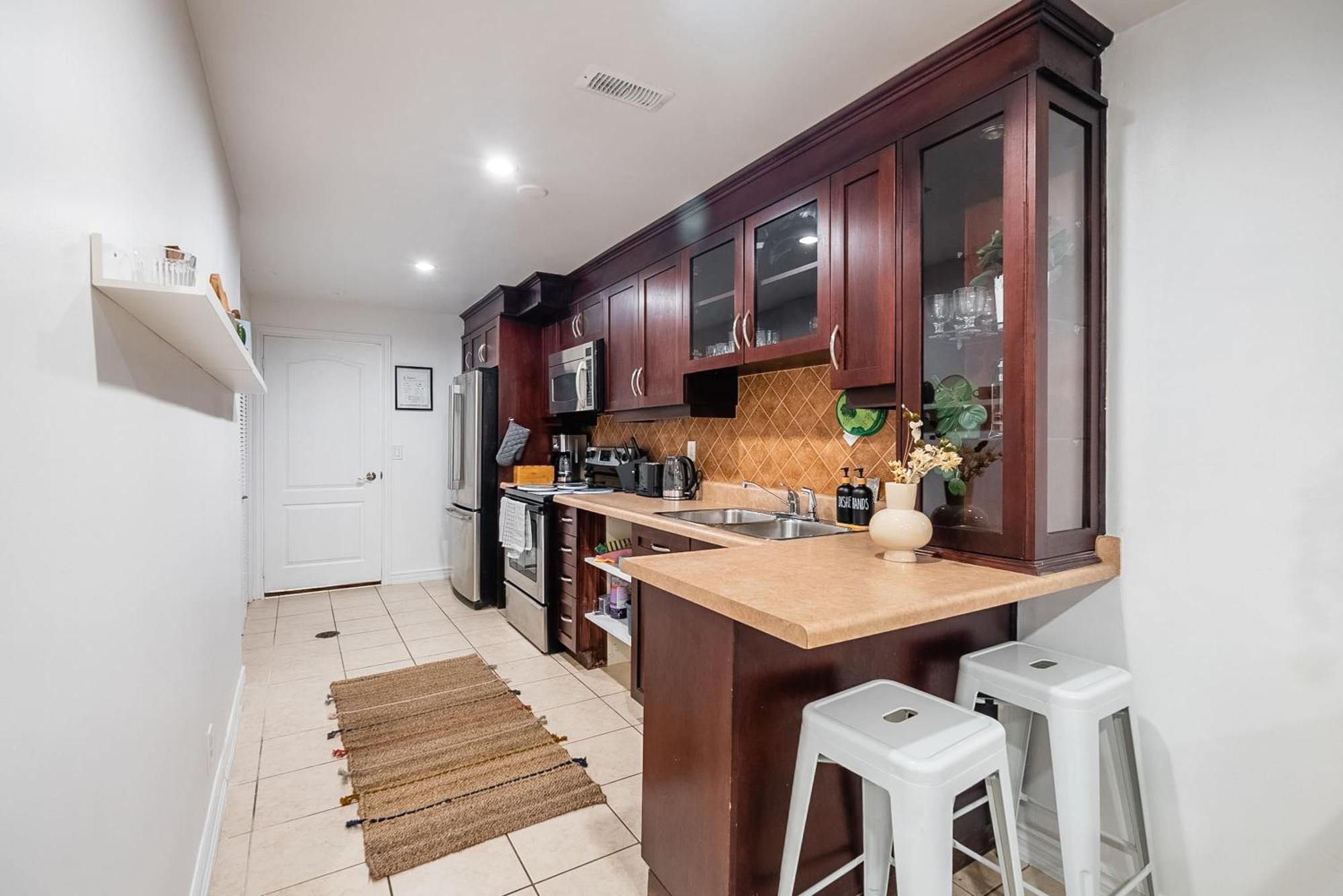 Apartment Cozy Basement With Private Patio!