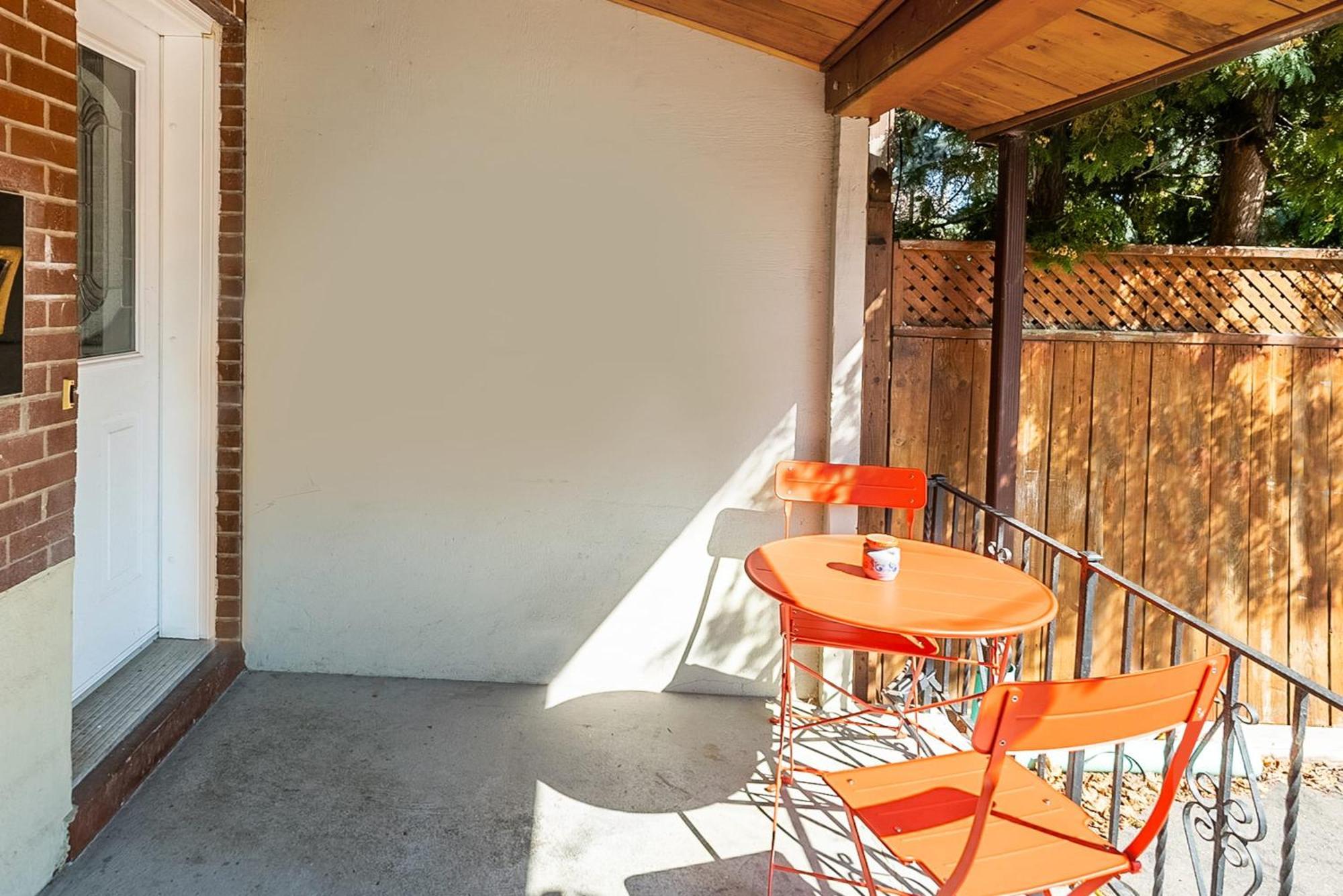 Cozy Basement With Private Patio! Apartment Toronto